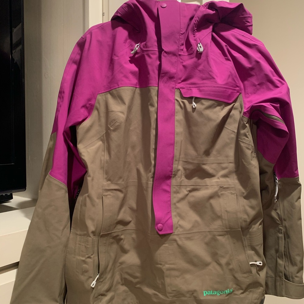 Patagonia Women’s M Goretex Recco Shell
